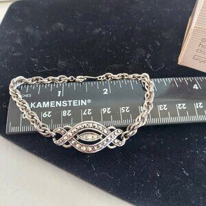 Vintage Avon Heirloom Classic bracelet